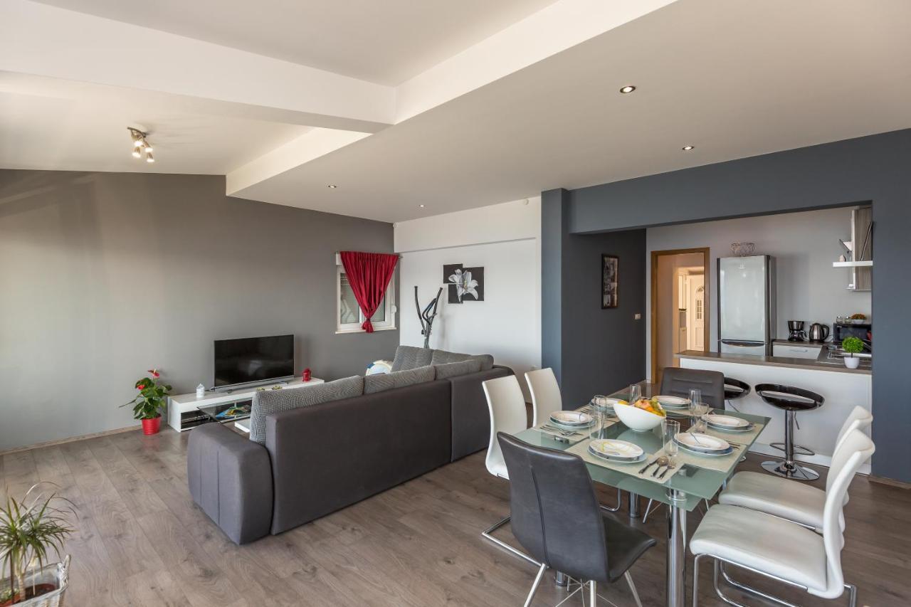 Modern Apartment Omiš Exteriör bild